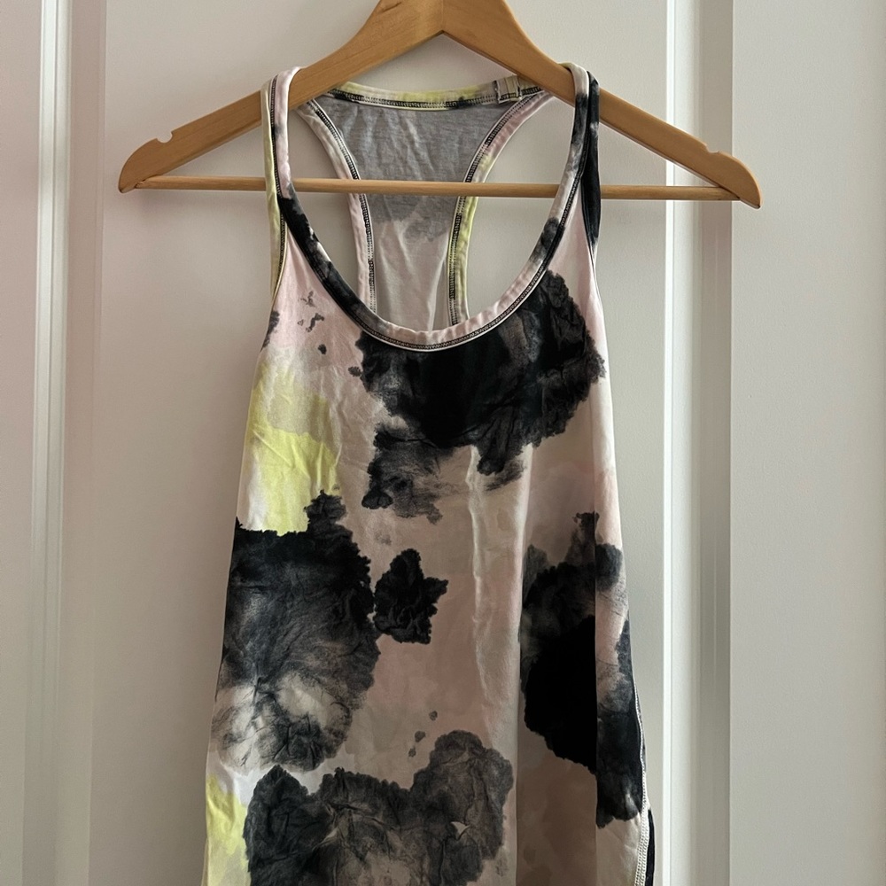 Lululemon tank size 6